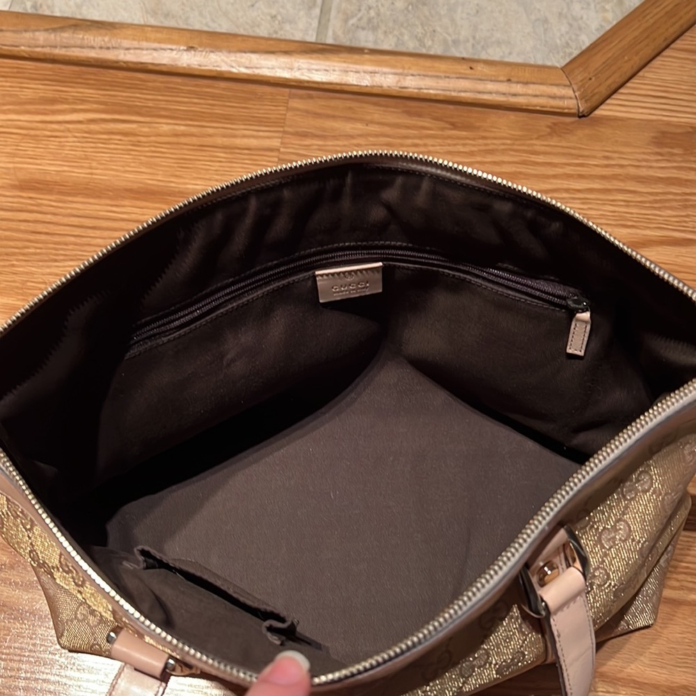 Shimmer and shine in vintage Gucci - Picture 8 of 16